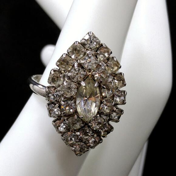 Vintage Clear Rhinestone Adjustable Ring, Size 7, Rhodium Plated, 1950s - Picture 4 of 10